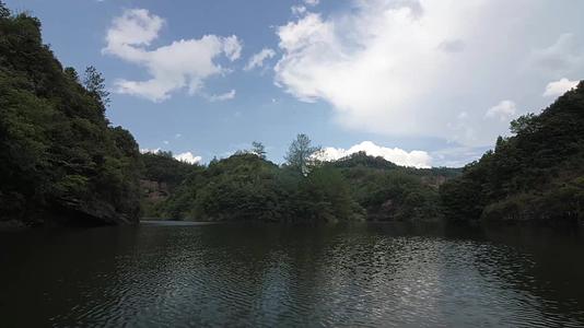 J安徽黄山湖泊实拍视频2视频的预览图