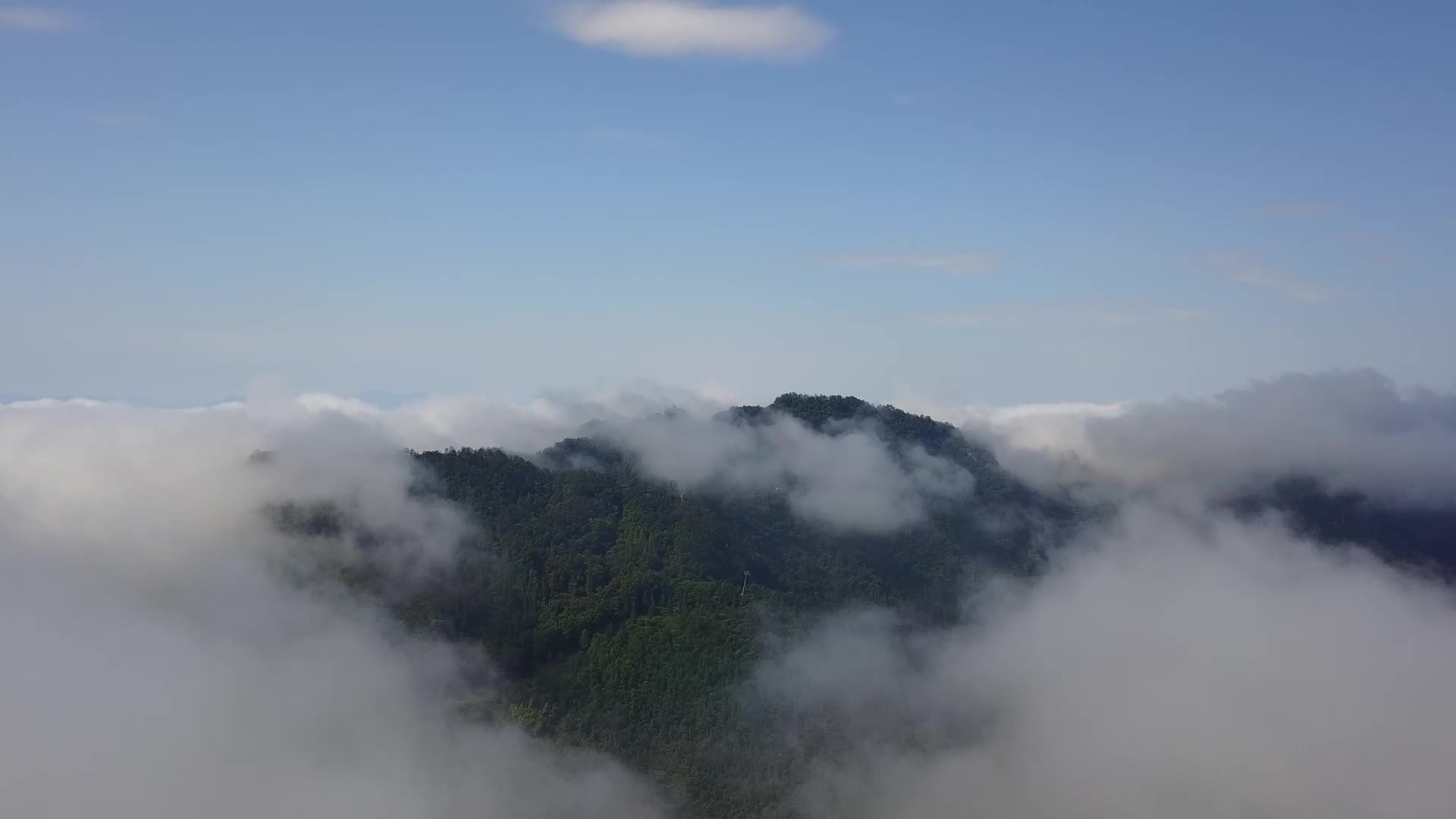 J安徽黄山云雾缭绕实拍视频1视频的预览图