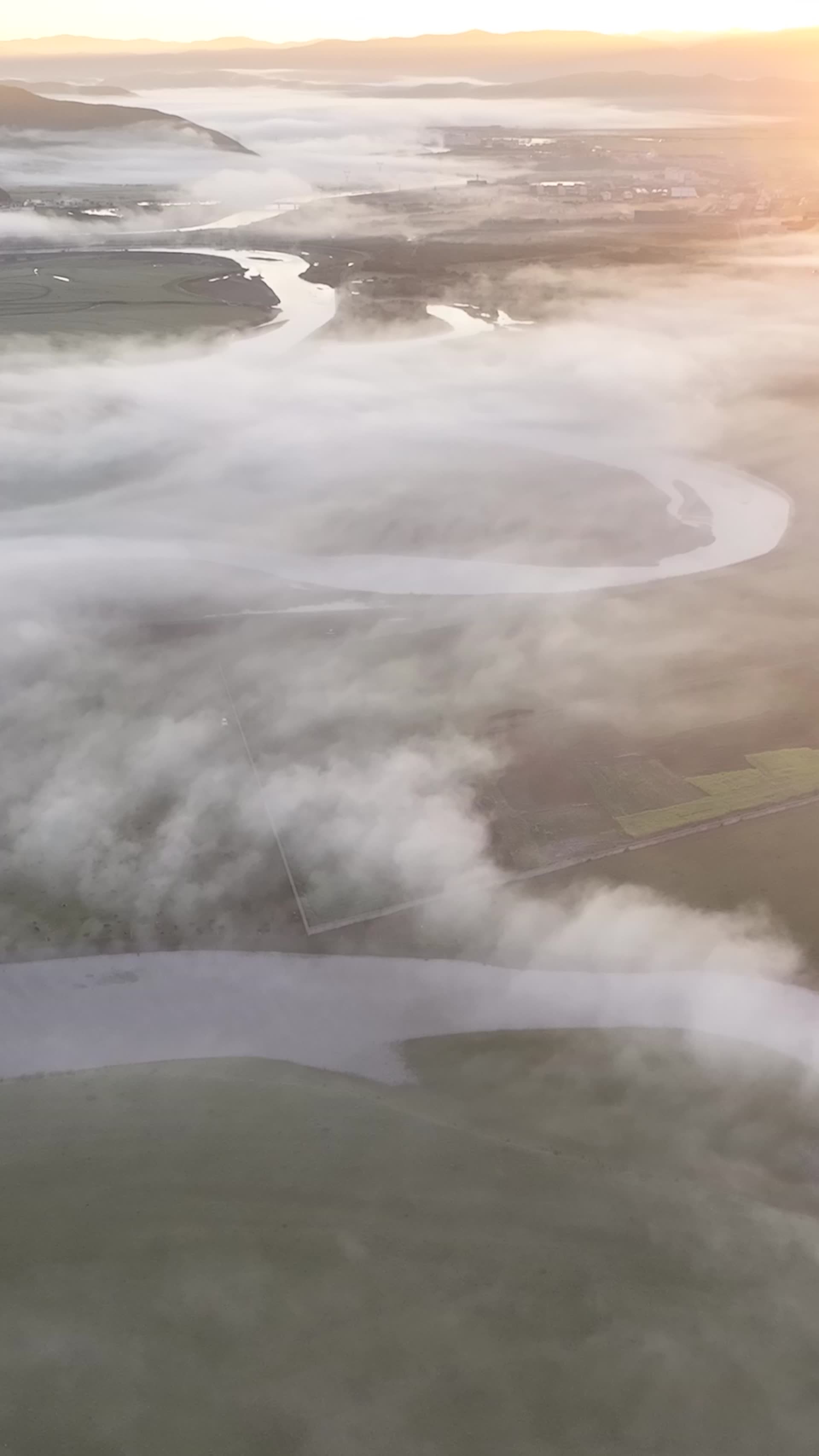 高清竖屏航拍四川阿坝州连宝叶则自然风光合集视频的预览图