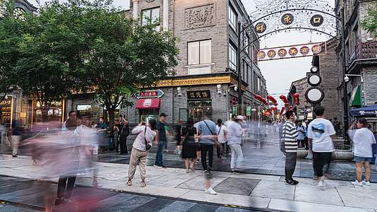 10K北京前门大街老字号美食街鲜鱼口人流延时视频的预览图