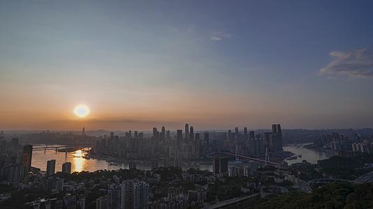重庆渝中半岛日落晚霞夜景延时视频的预览图