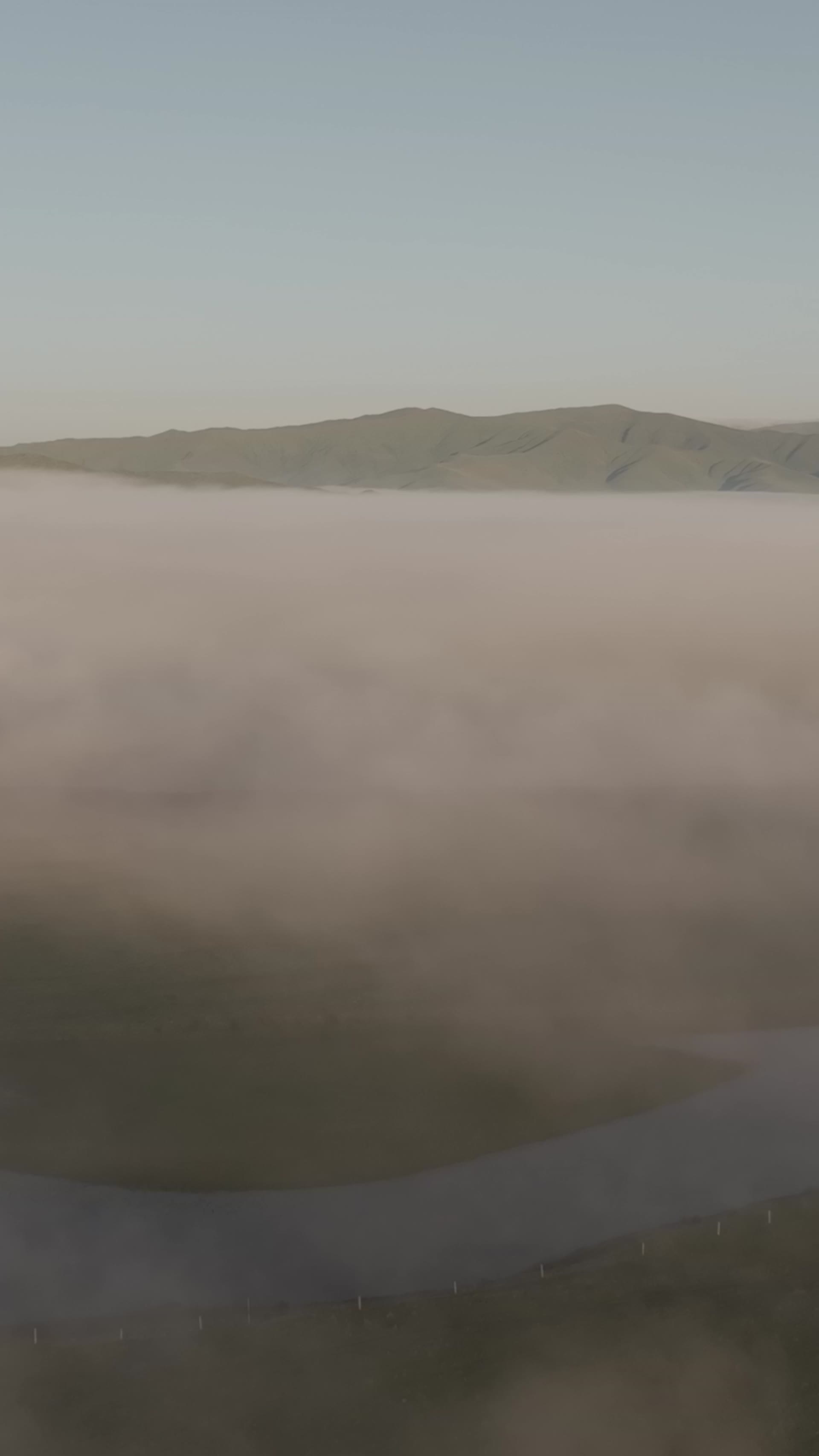 高清竖屏航拍四川阿坝红原月亮湾云雾合集视频的预览图