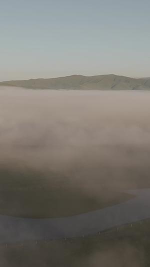 高清竖屏航拍四川阿坝红原月亮湾云雾合集视频的预览图