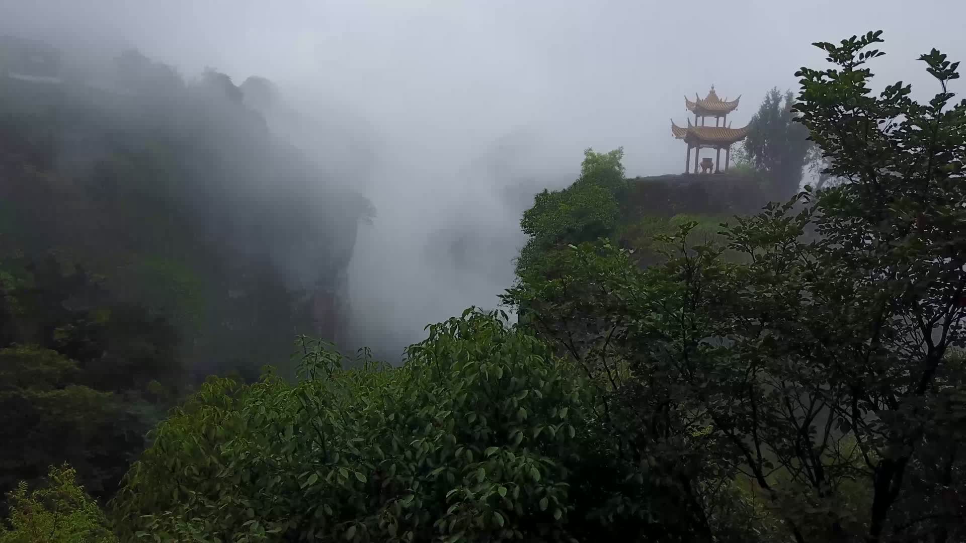 4kS7安徽省黄山市齐云山朦胧仙境云雾视频的预览图