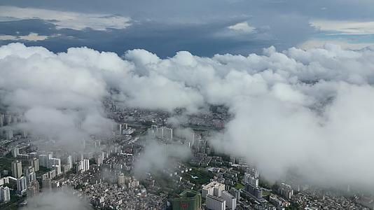 4K穿云海口城市航拍风光视频的预览图