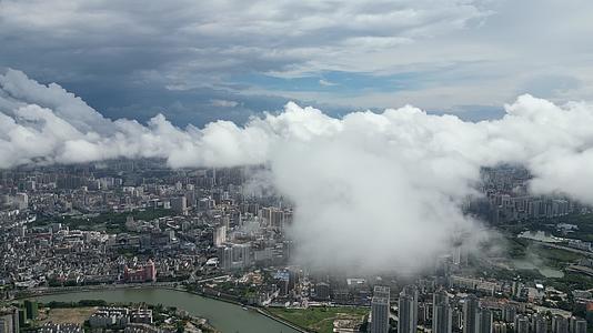4K穿云海口城市航拍风光视频的预览图