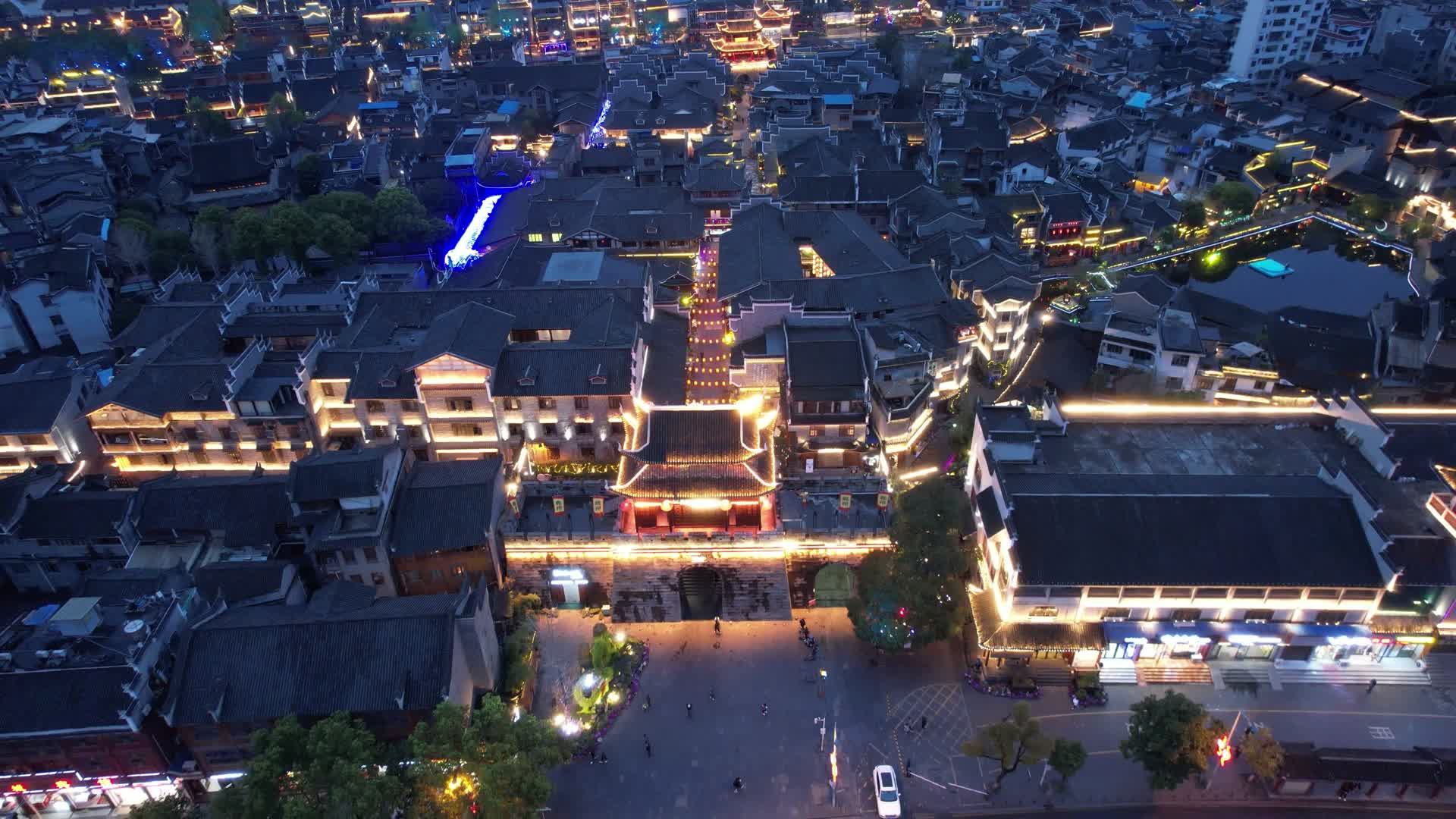 4K湖南吉首乾州古城4A古镇夜景航拍视频视频的预览图