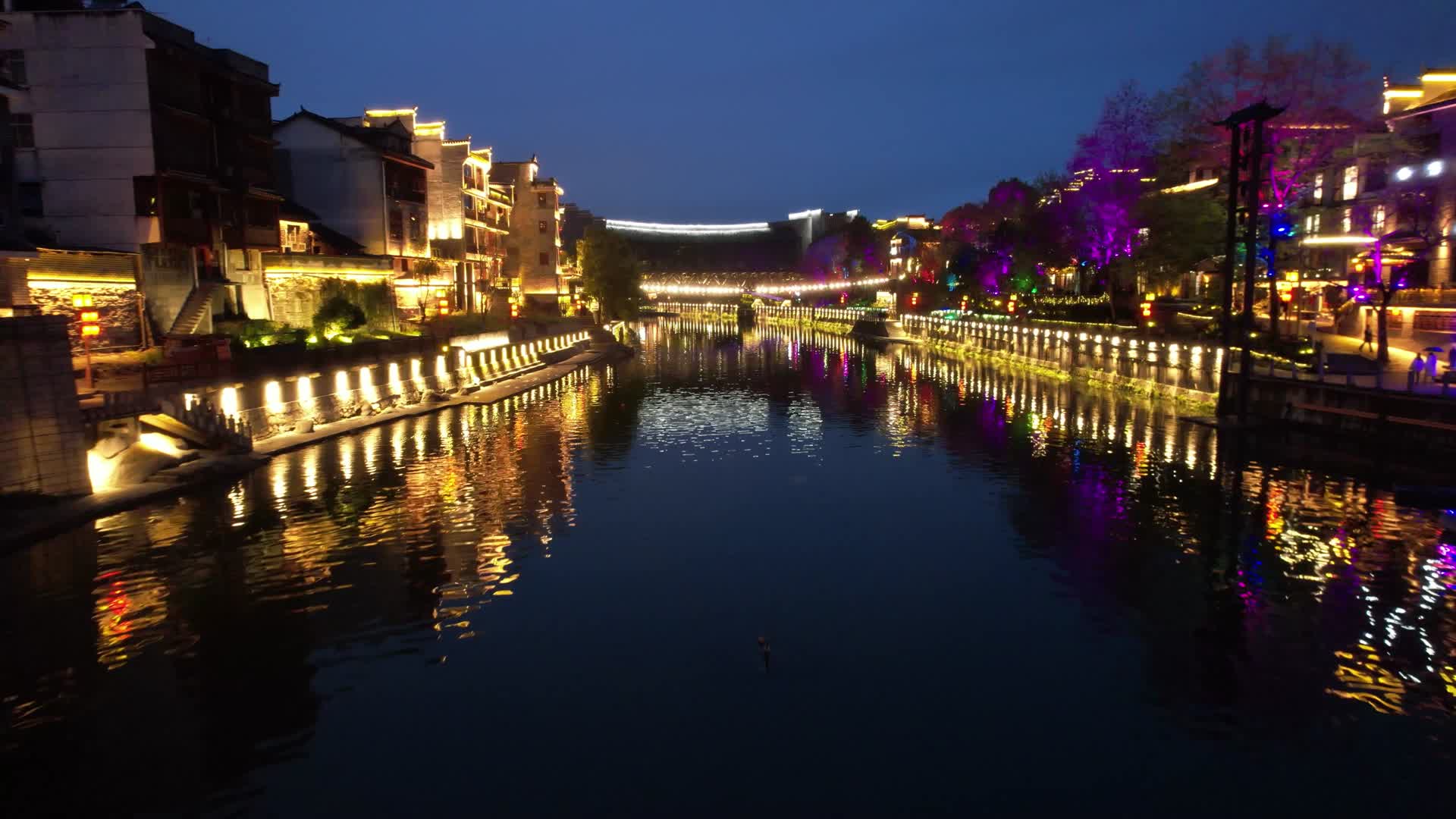 4K湖南吉首乾州古城古镇夜景航拍视频视频的预览图