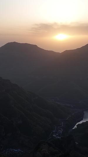 高清竖屏航拍河南山东麓林州市太行山晚霞视频的预览图