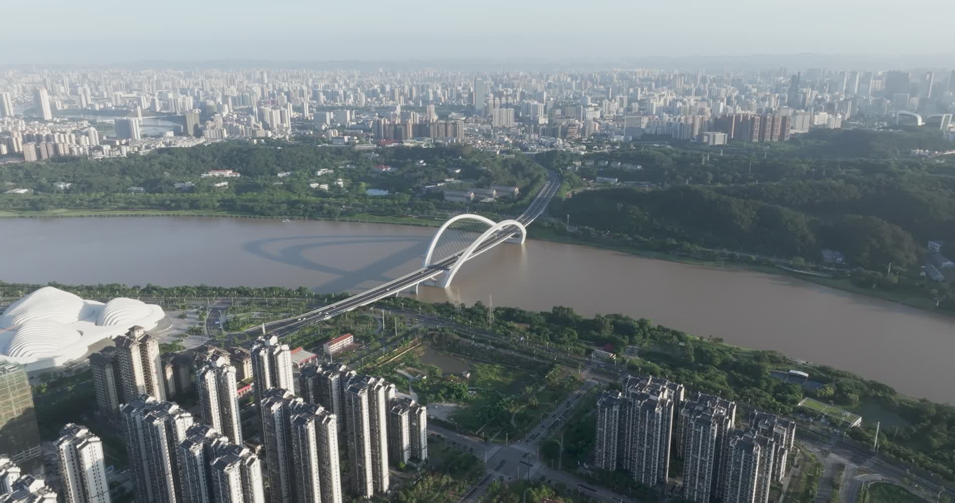 4K航拍南宁良庆区城市风光视频的预览图