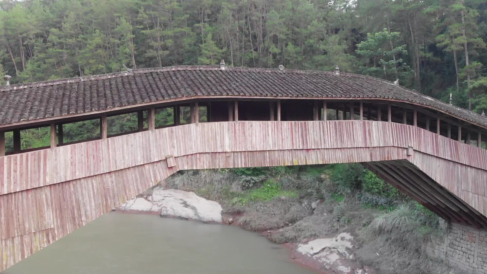 浙江温州泰顺县乌岩岭山间廊桥航拍视频的预览图