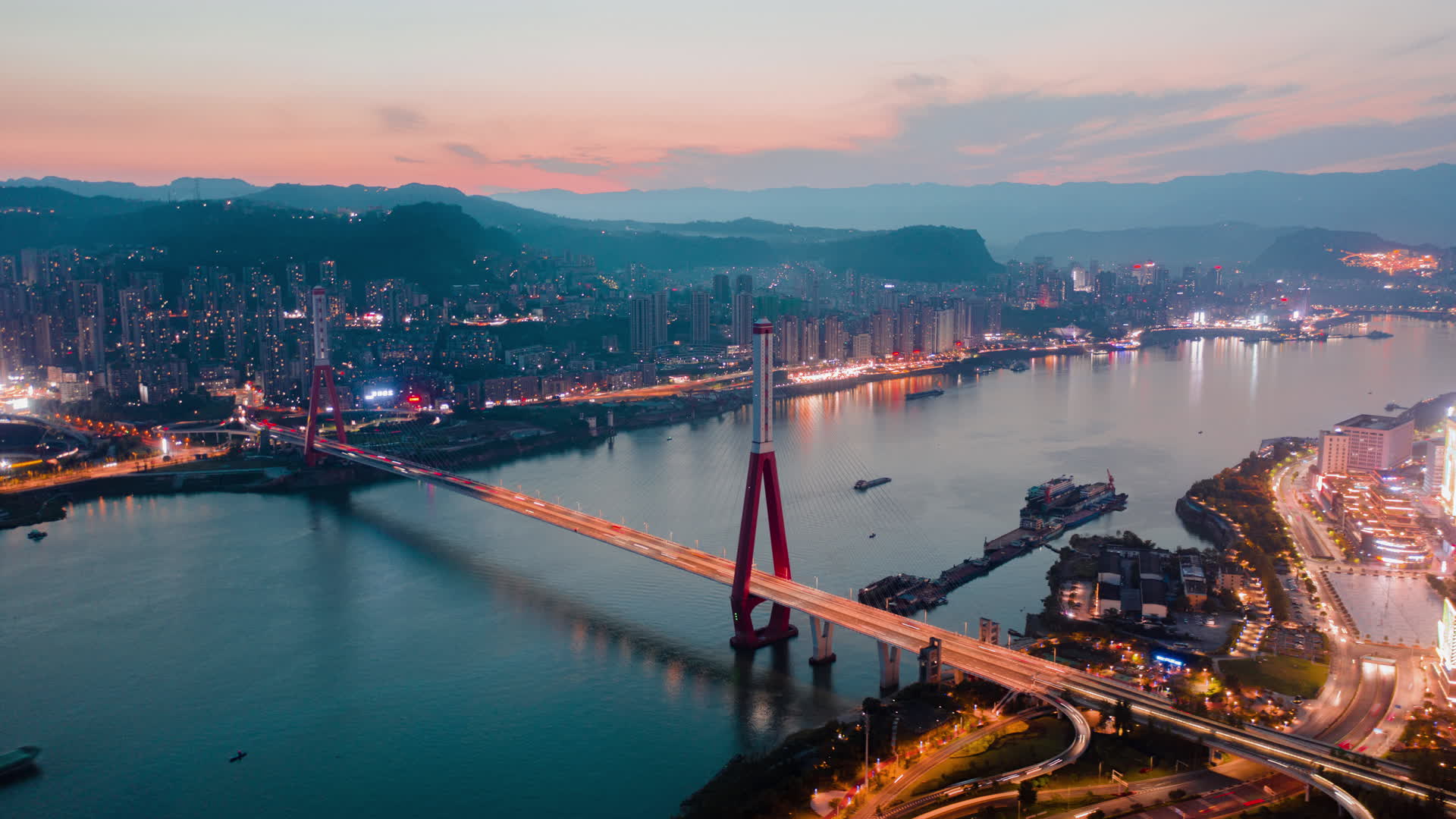 8K万州夜景大桥延时重庆市万州区三桥视频的预览图