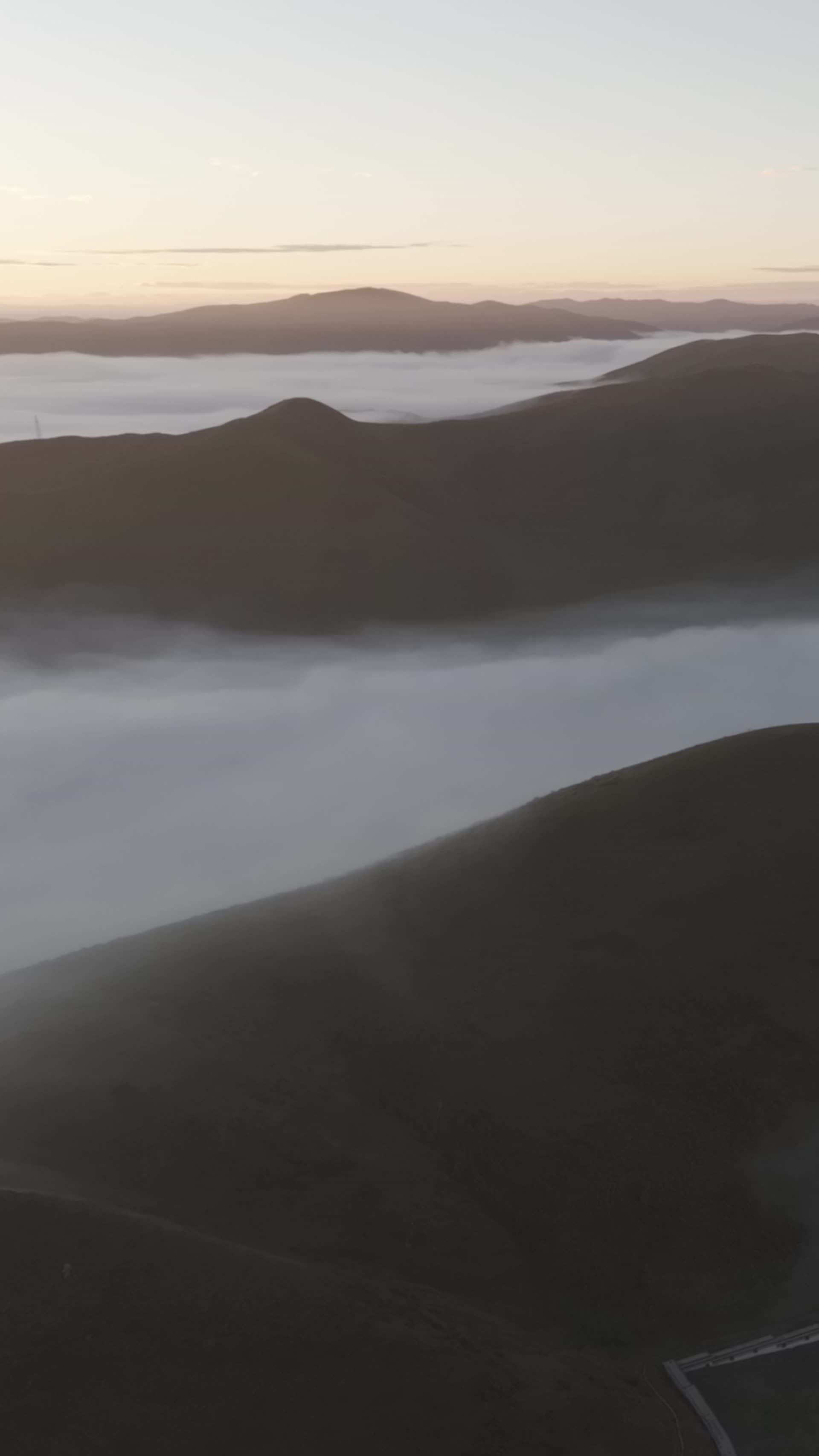 高清竖屏航拍四川阿坝黄河第一弯游云合集视频的预览图