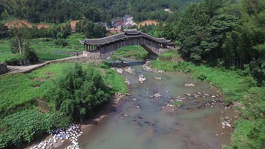 浙江温州泰顺县山间廊桥视频的预览图