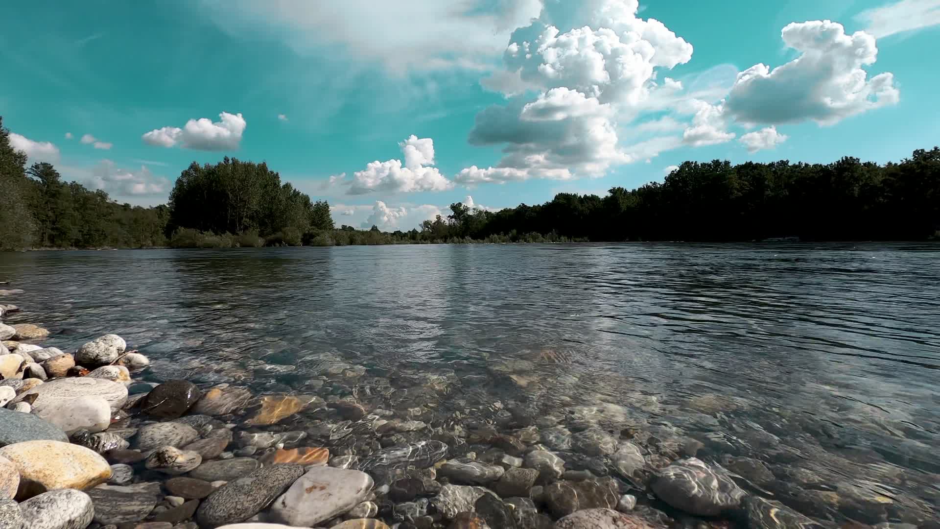 4K湖面延时循环视频的预览图