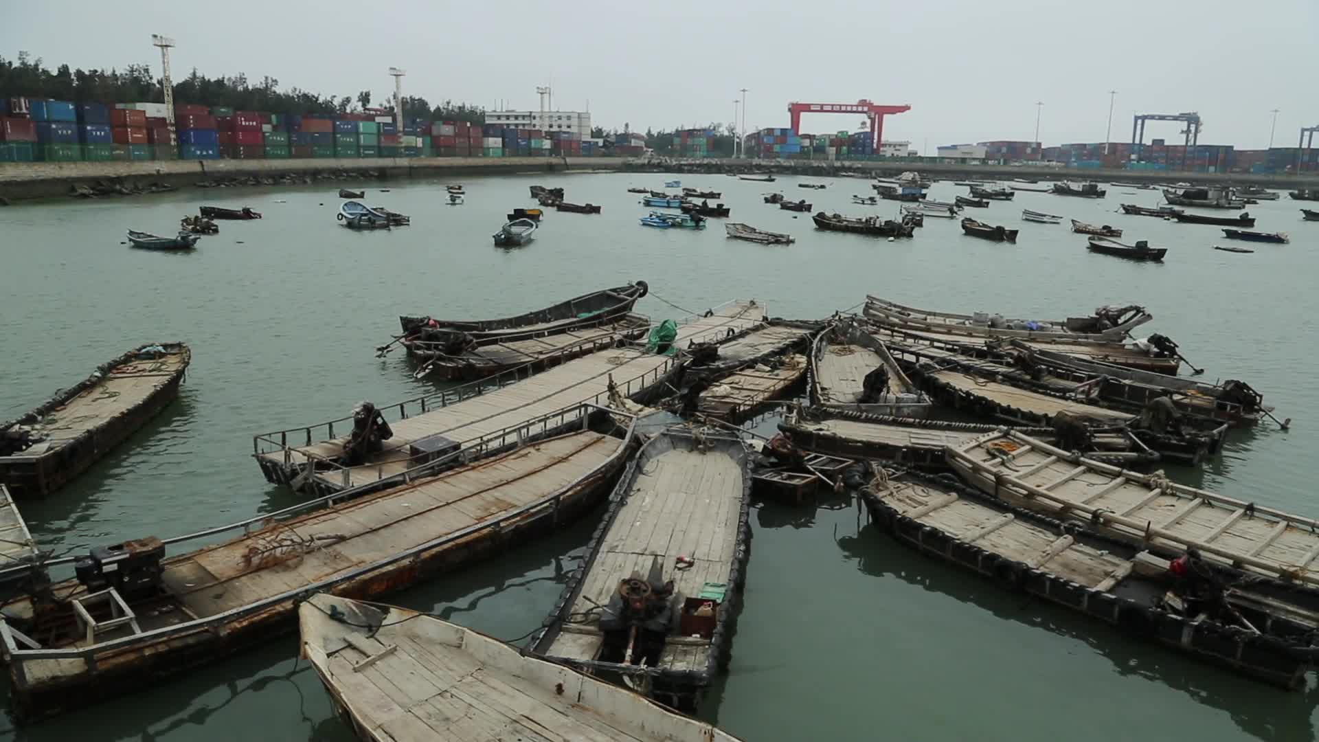 C福建晋江围头村海上渔船高清实拍视频视频的预览图