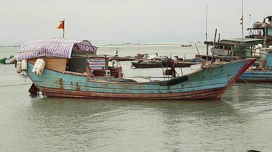 C福建晋江围头村码头渔船高清实拍视频视频的预览图