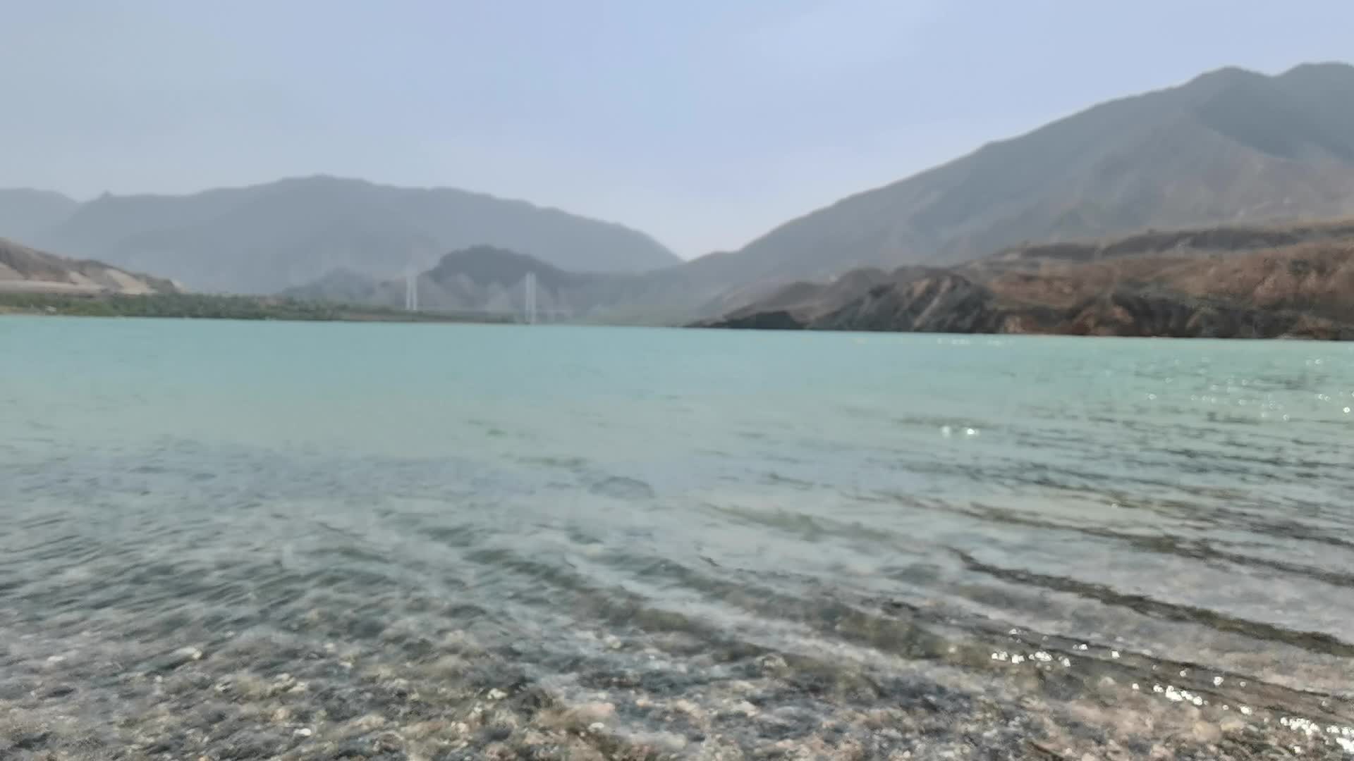 碧绿湖水视频的预览图