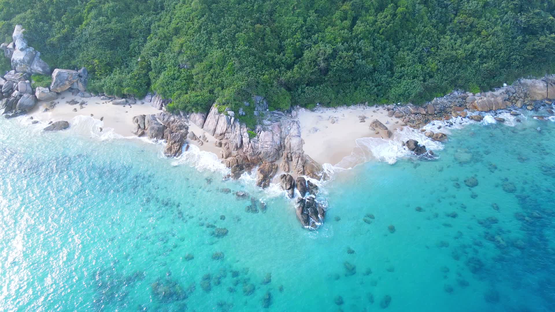 海南万宁洲仔岛玻璃海视频的预览图