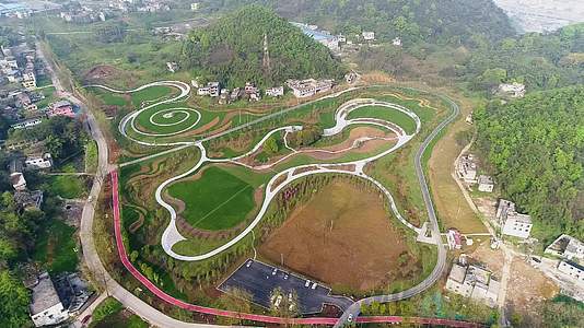 重庆市九龙坡区中梁山段农村公园外景视频的预览图