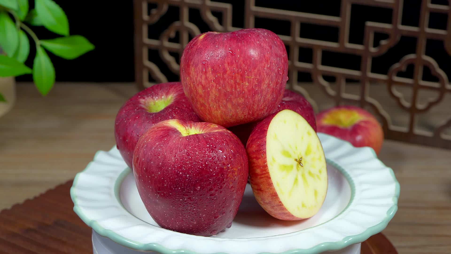 新鲜红露苹果视频的预览图