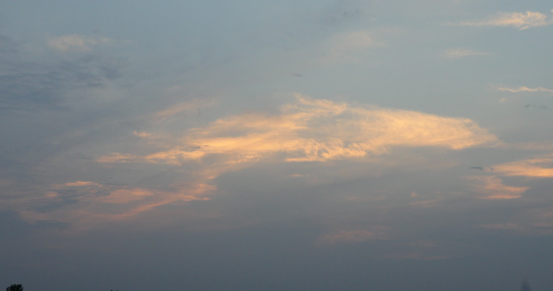 黄昏的天空4k自然风光实拍视频视频的预览图