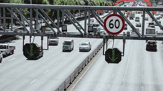 车流公路高架桥快格视频的预览图