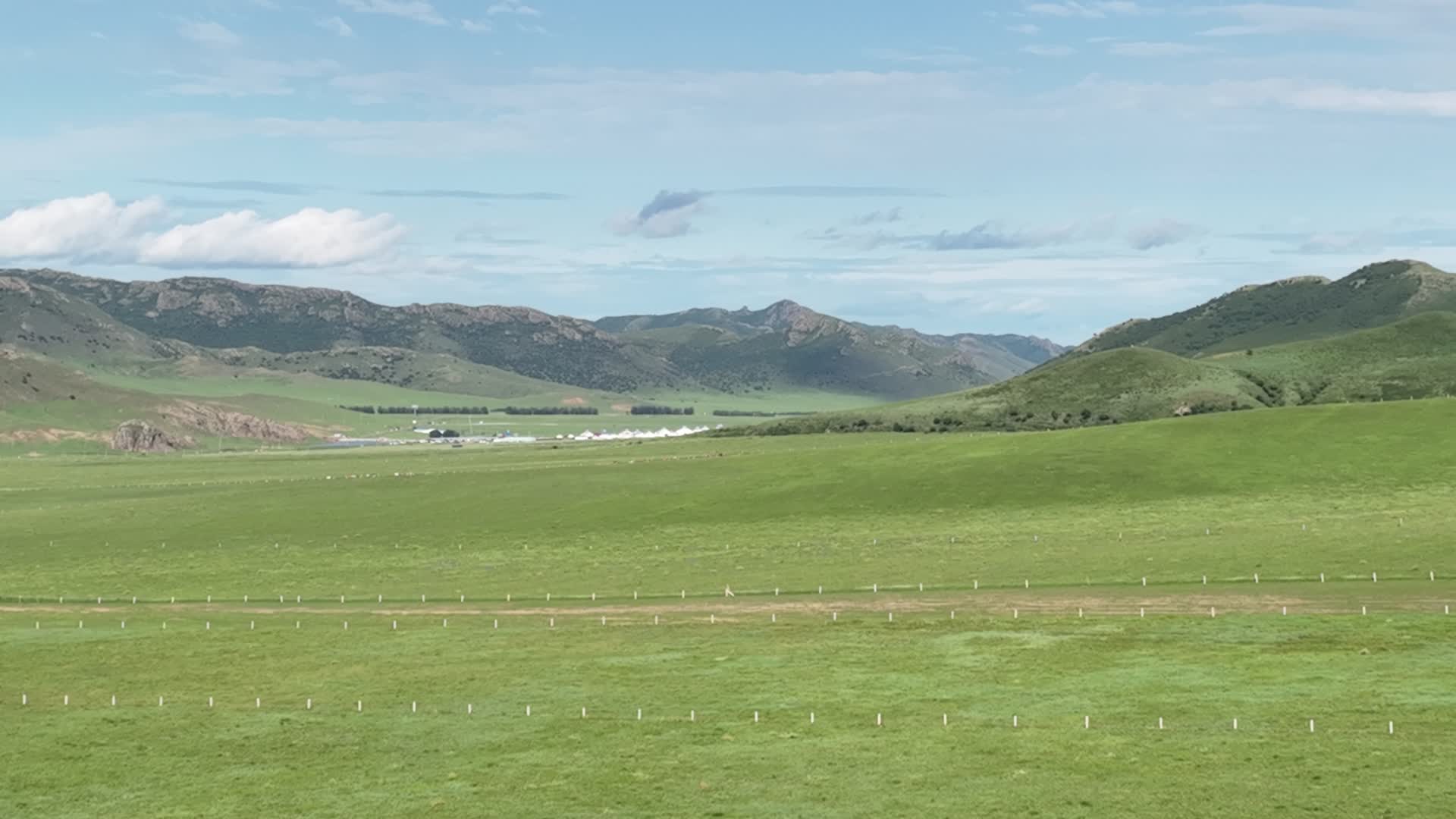 山地草原大景视频的预览图