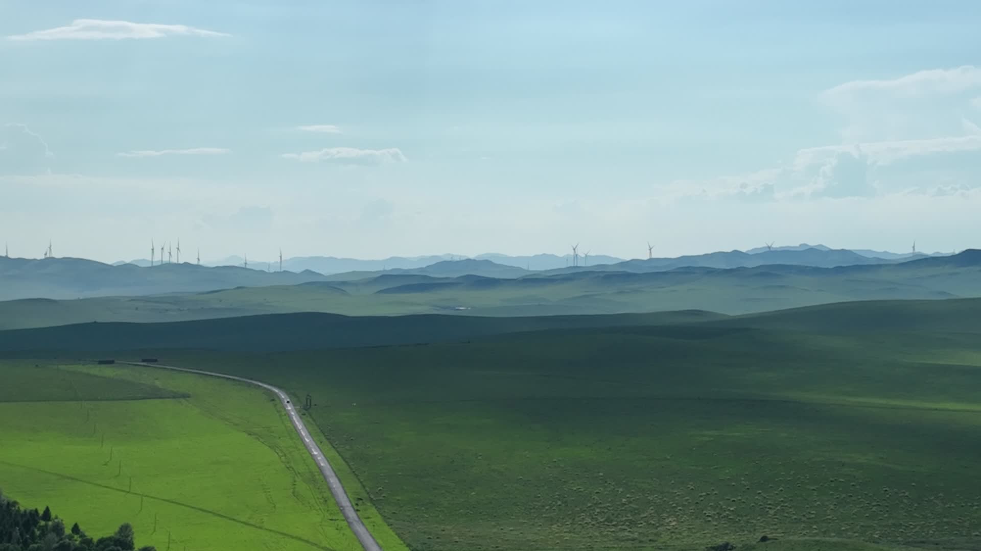 山地草原视频的预览图
