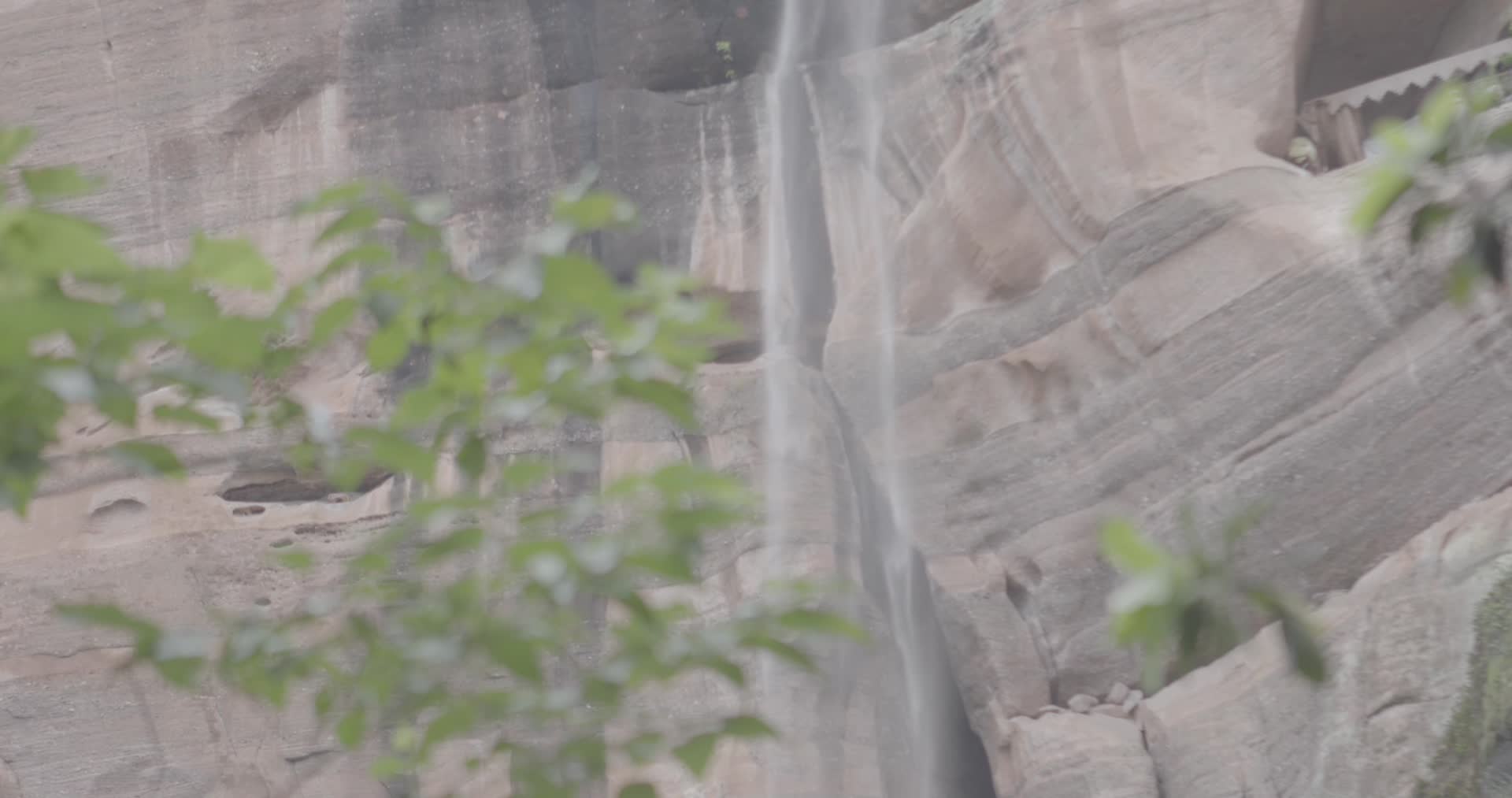 C丹霞山马尾泉瀑布空镜头高清实拍视频的预览图