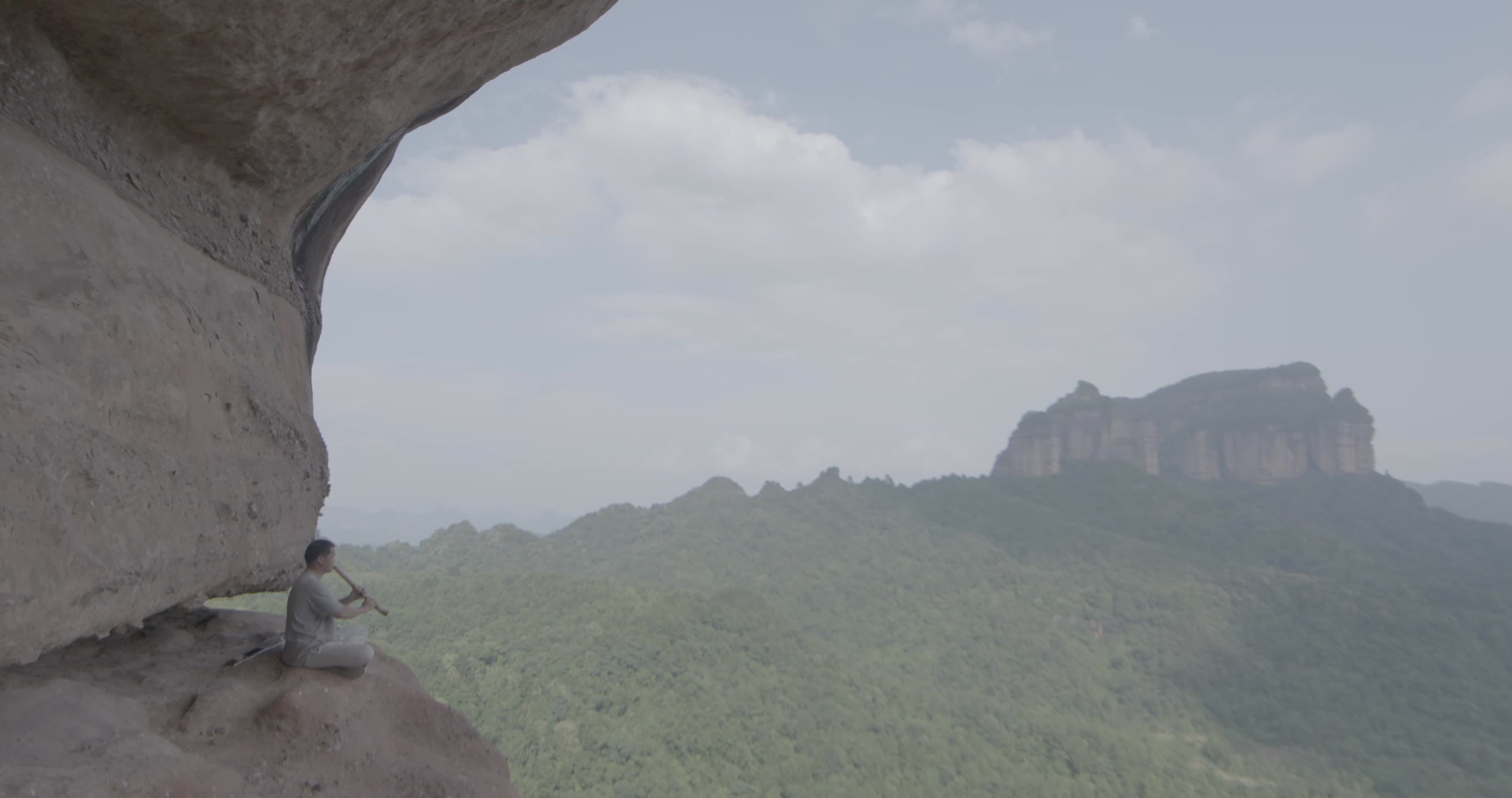 C丹霞山吹笛人高清实拍视频的预览图