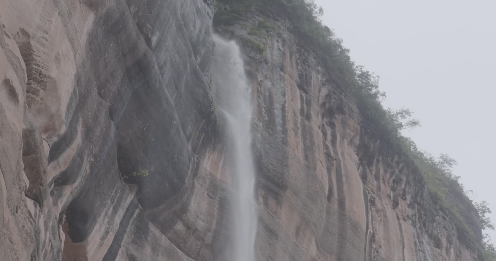 C丹霞山马尾泉瀑布高清实拍视频视频的预览图