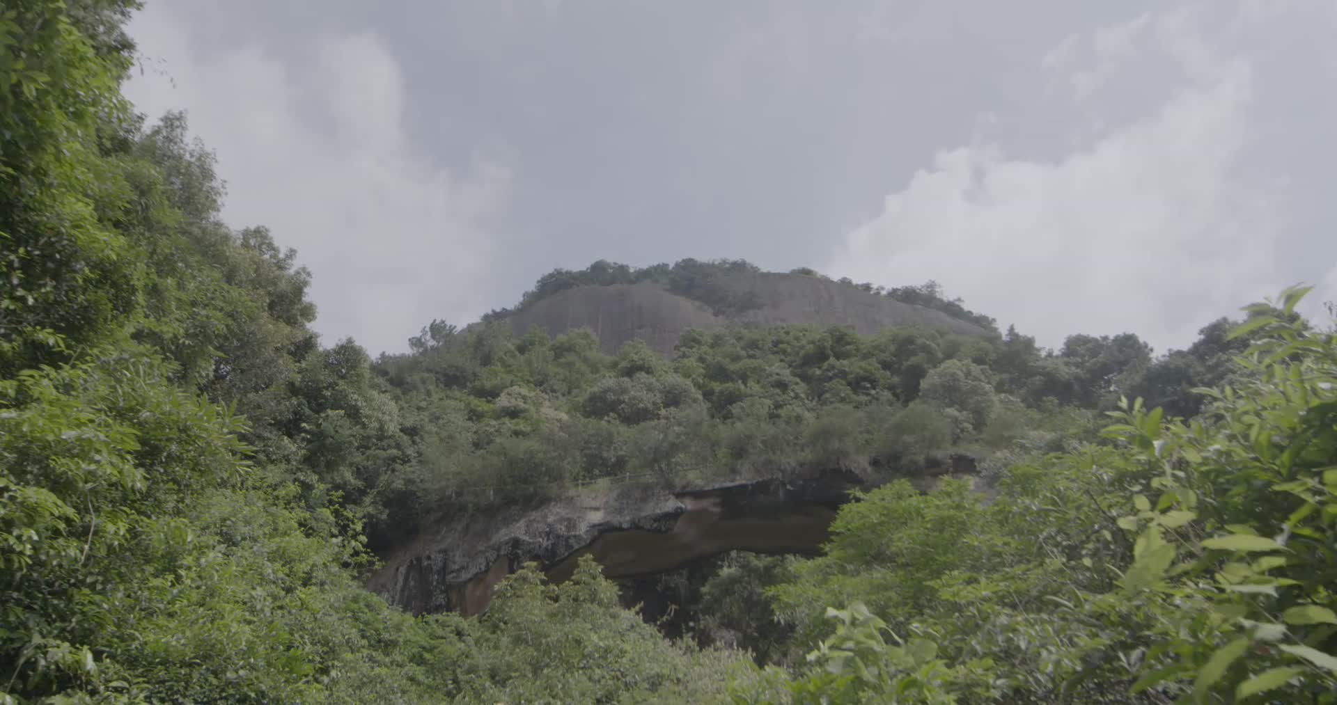 C丹霞山混元洞高清延时视频视频的预览图