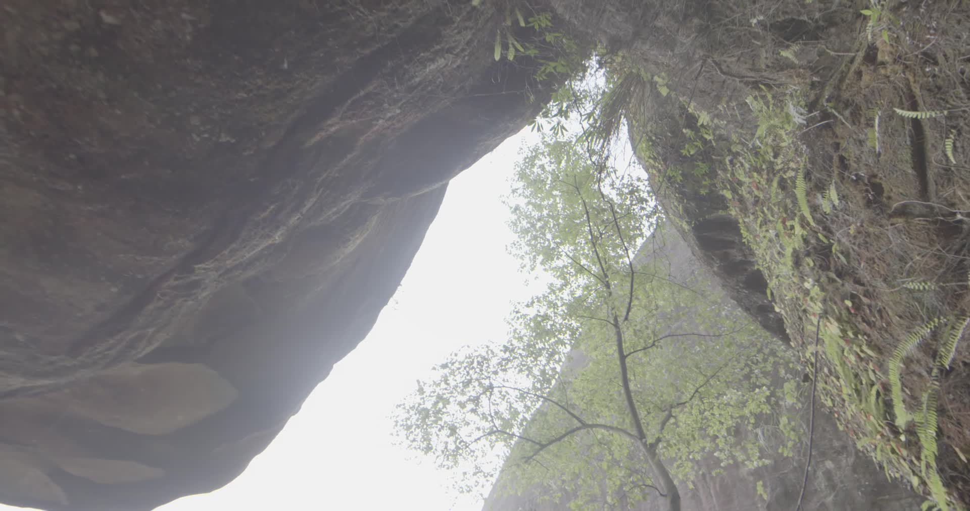 C丹霞山混元洞高清实拍视频视频的预览图