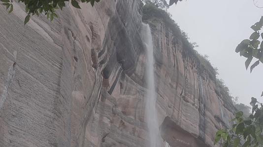 C丹霞山马尾泉瀑布高清固定镜头视频的预览图
