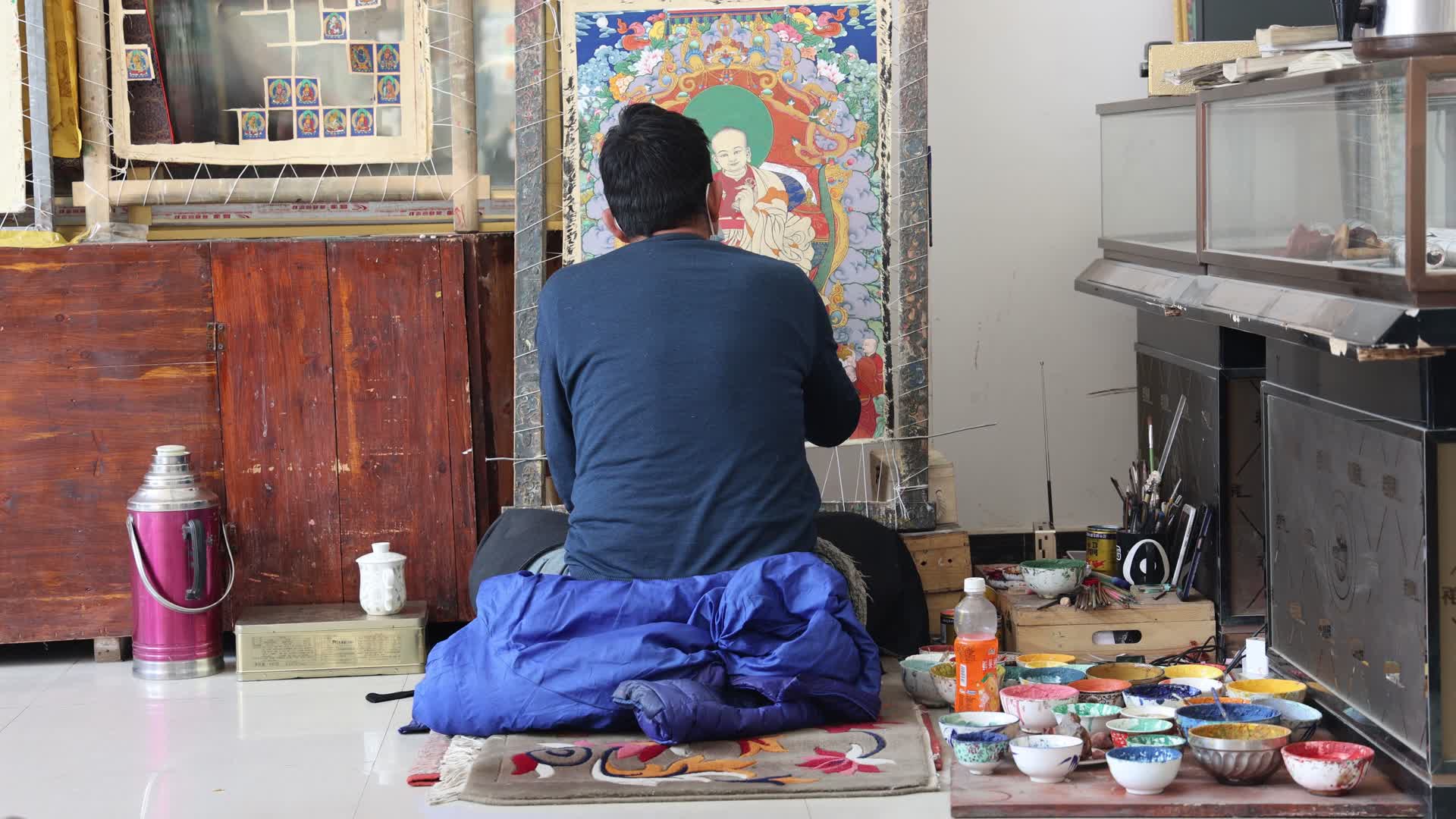唐卡绘画艺术勉唐派颜料佛像藏族视频的预览图