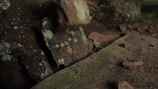C安徽黄山白云山石洞绿苔高清实拍视频的预览图