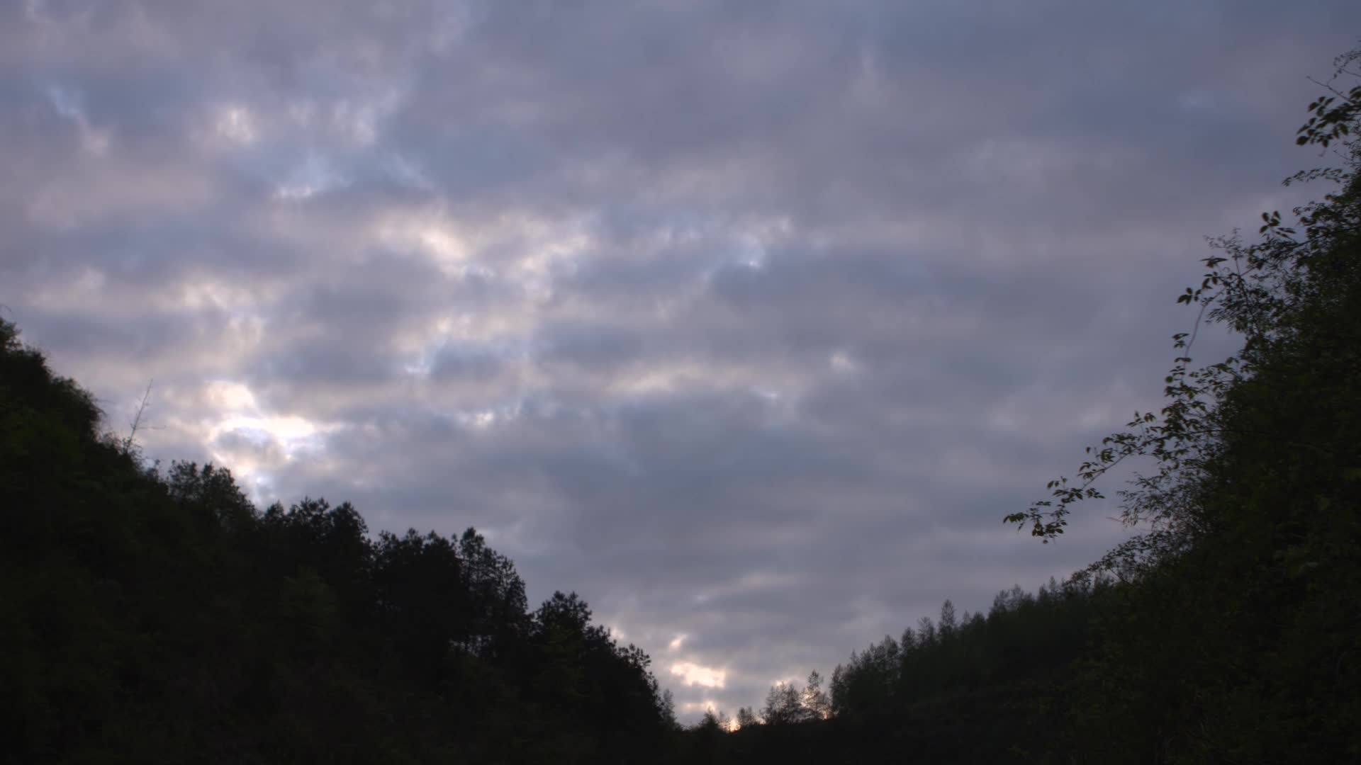 C湖南花垣日暮云层实拍视频的预览图