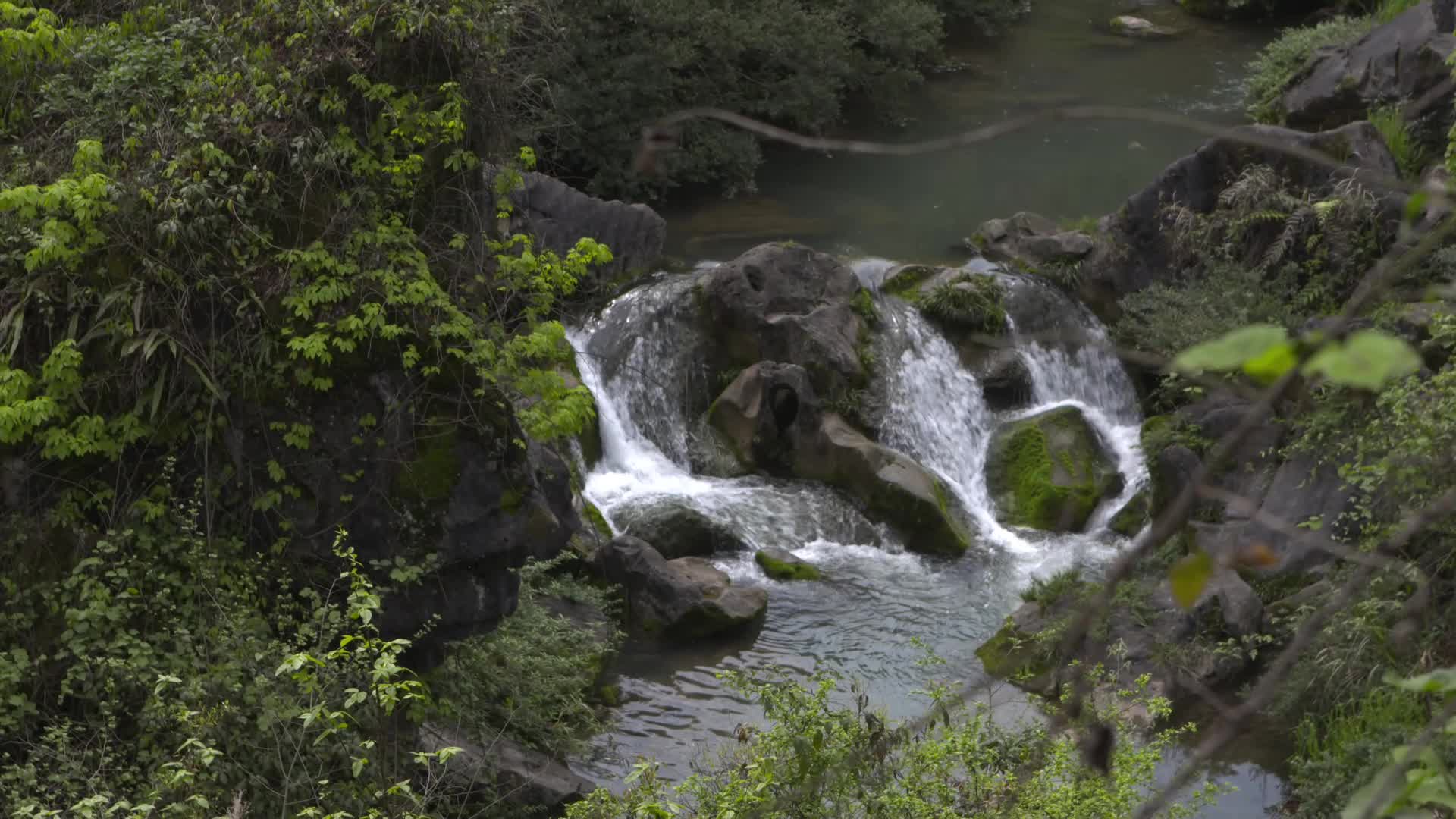 C湖南花垣景观山石流水视频的预览图