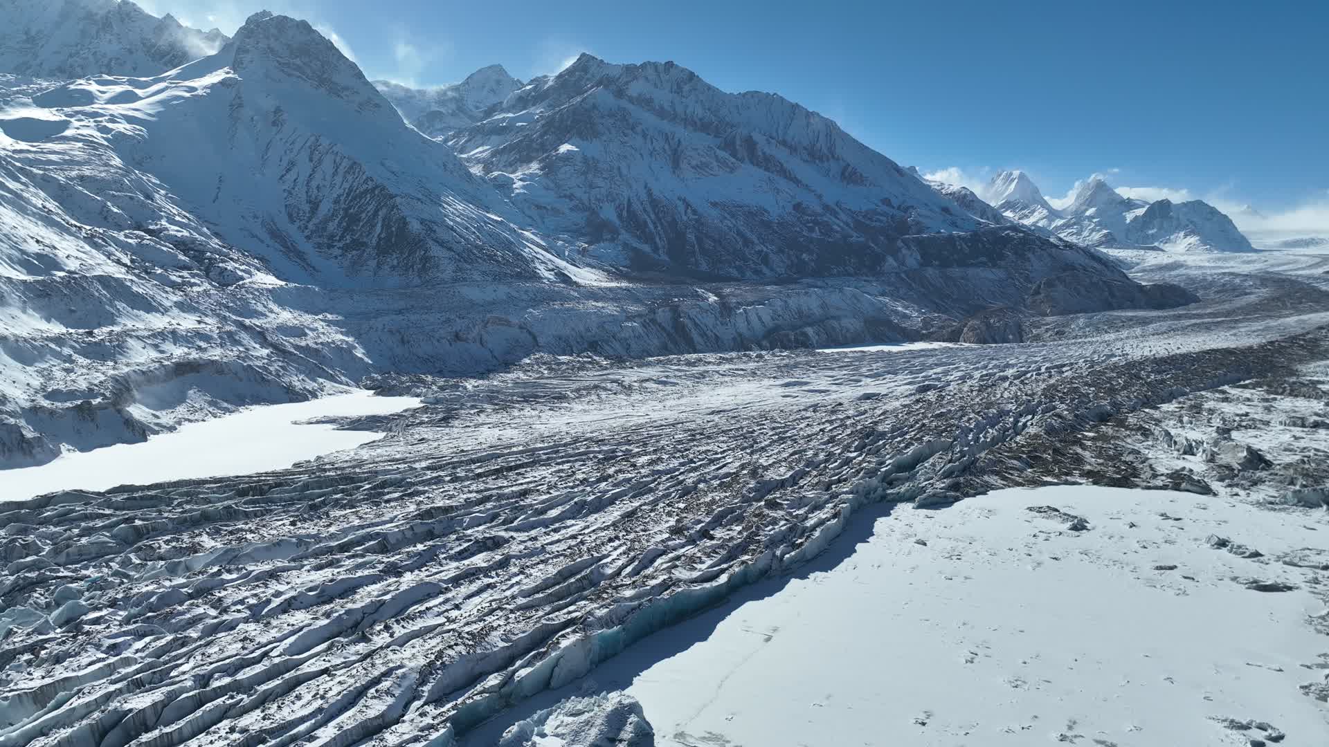 来古冰川航拍视频的预览图