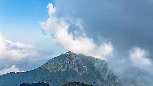 8K江西武功山山峰壮丽自然风光延时视频的预览图