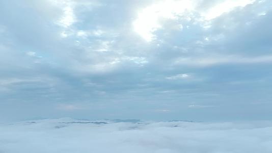 武陵山区乡村秋天早晨云雾碧空4K高清实拍视频的预览图