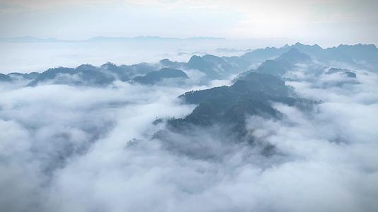重庆酉阳八面山下秋雾翻腾如画来视频的预览图