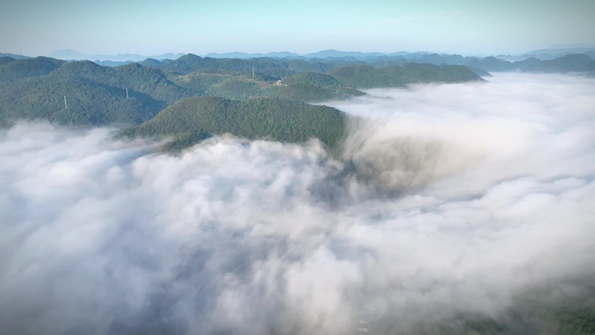 重庆酉阳金秋出现云海瀑布景观十分漂亮视频的预览图