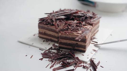 黑森林慕斯蛋糕生日蛋糕巧克力蛋糕视频的预览图