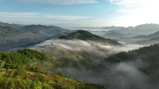 重庆乡村秋天清晨薄雾袅绕1080P延时摄影视频的预览图