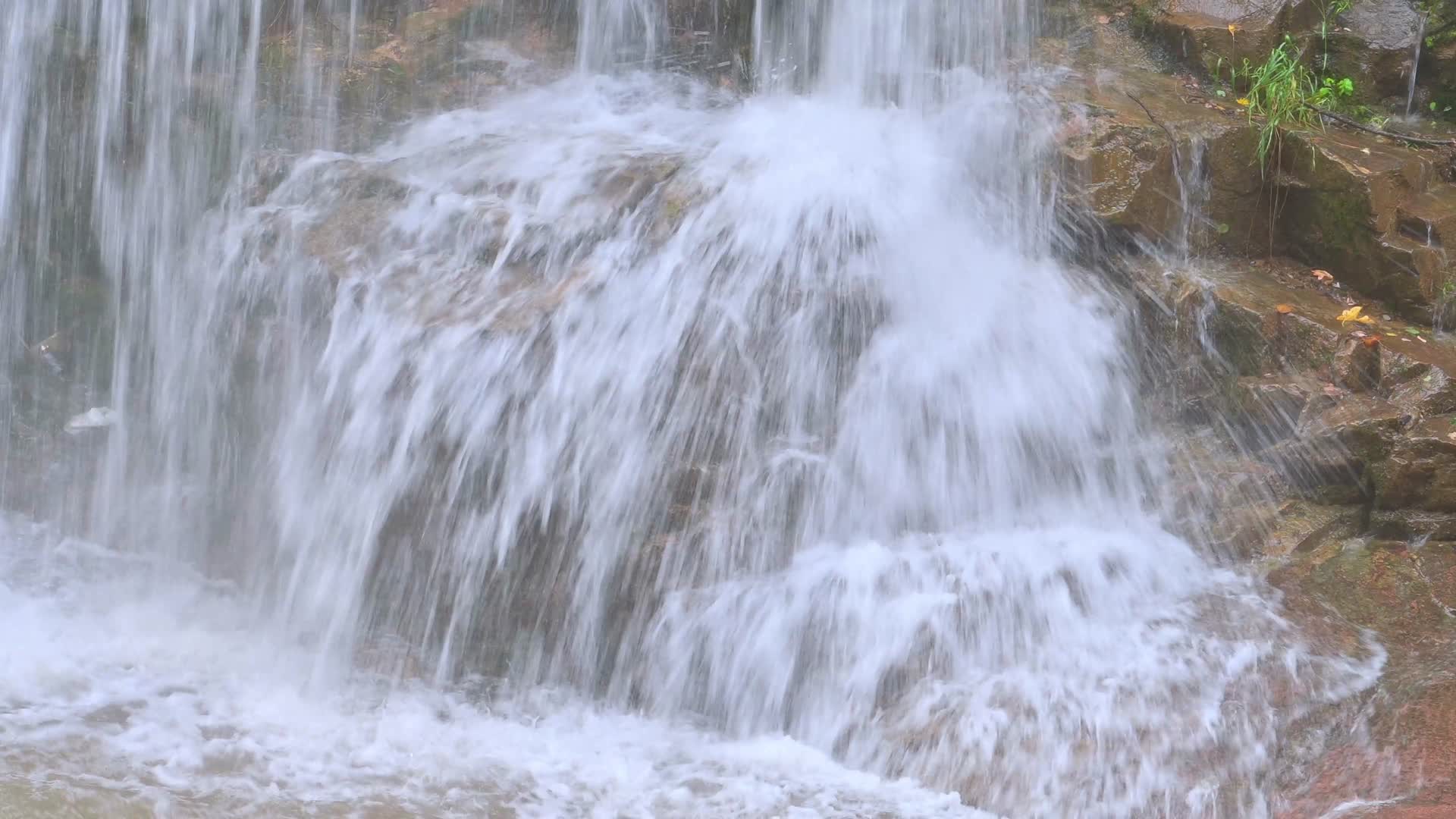 龙床瀑布视频的预览图