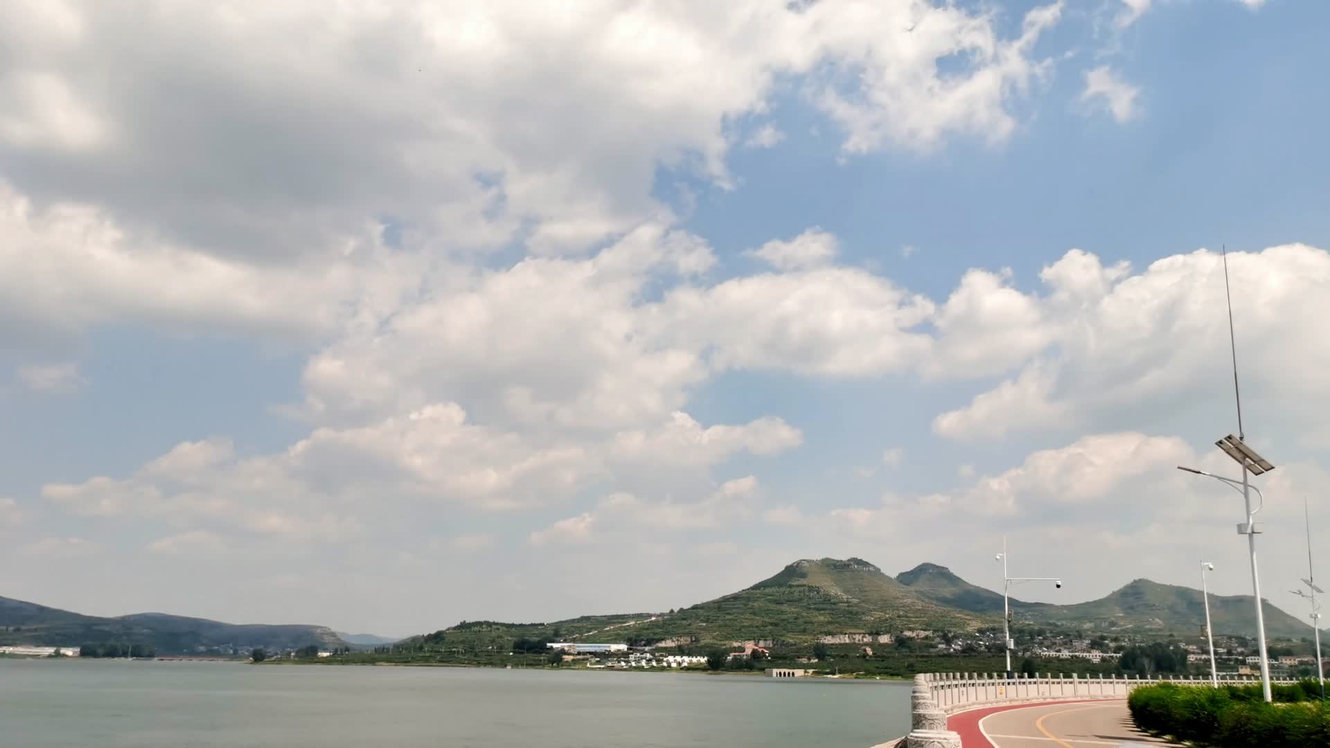 岩马湖延时画面视频的预览图