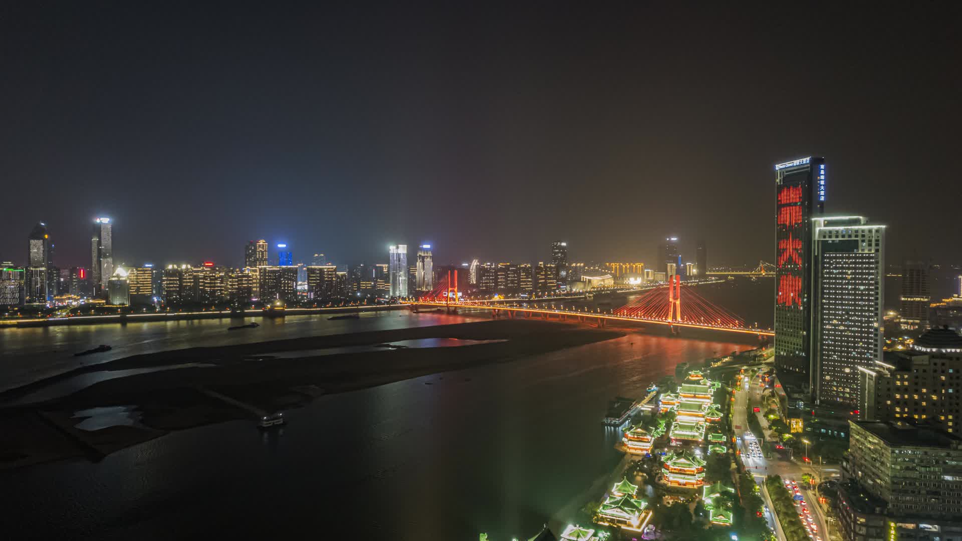 8K江西南昌赣江城市天际线夜景灯光秀航拍延时视频的预览图