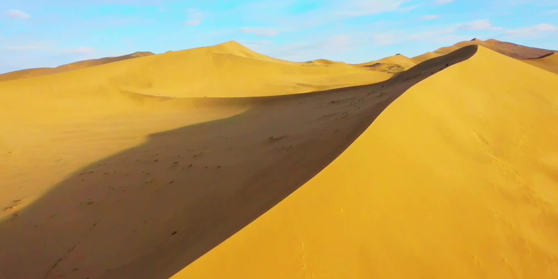 沙漠一大片沙漠剪影仰望视频的预览图